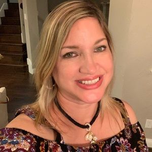 Meet your Posher, Monique